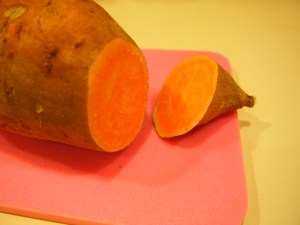 Cut the ends of the potato and slice thin.