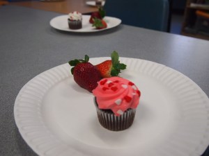 came out burry, but its the cupcakes and strawberries