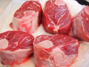 Rinse the lamb shanks with cool water and pat dry .