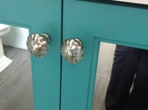 The shiny new cabinet pulls..ahh so shiny!